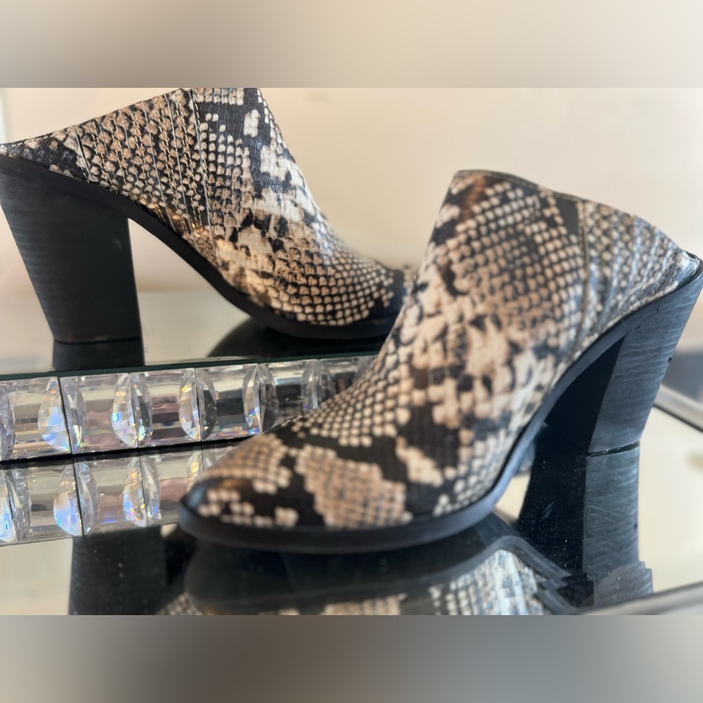 Treasure & Bond Black and Cream Snake Print Heeled Boots